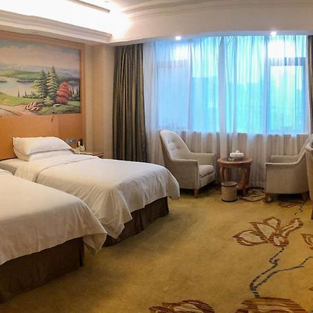 Vienna International Hotel Puning International Commodity City Exterior photo