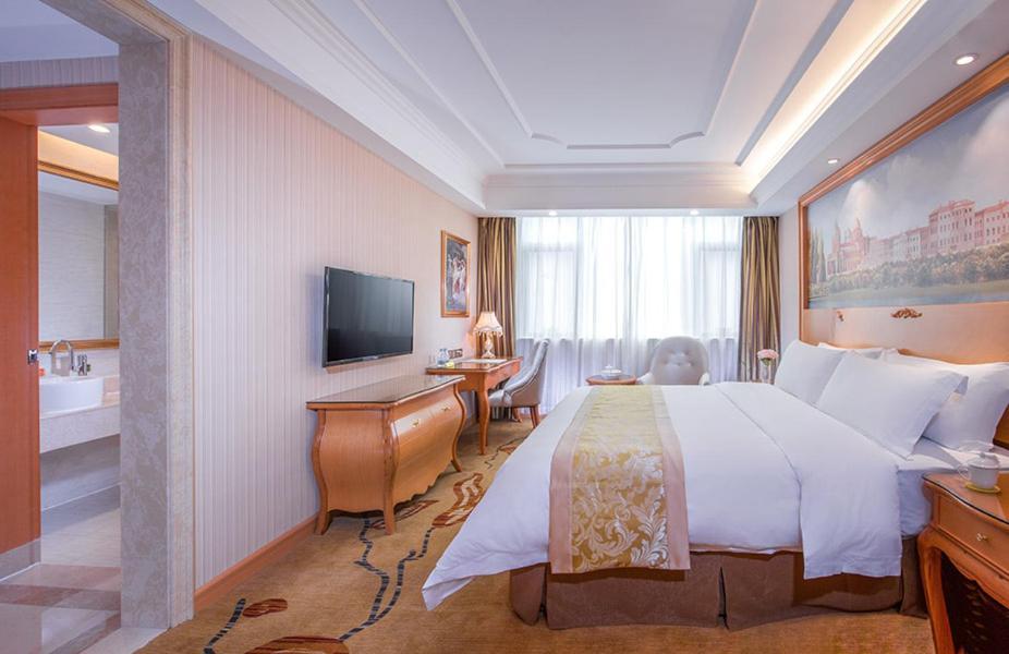 Vienna International Hotel Puning International Commodity City Exterior photo