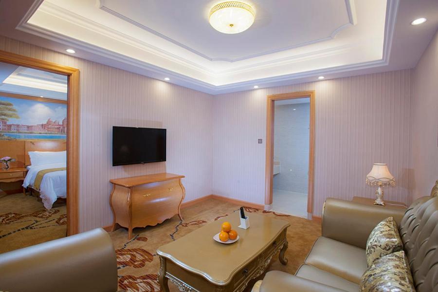 Vienna International Hotel Puning International Commodity City Exterior photo
